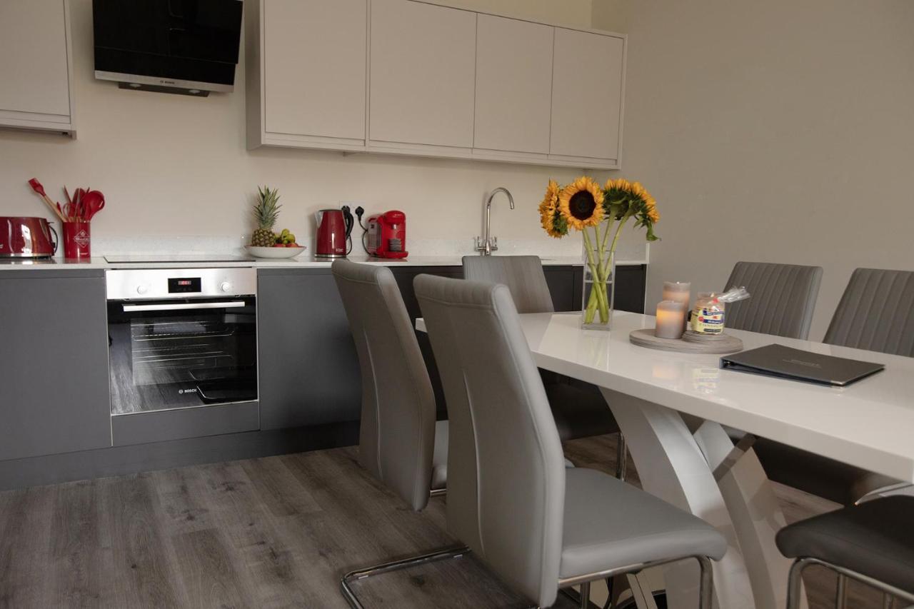 Pembroke Self Catering Apartments Bagian luar foto
